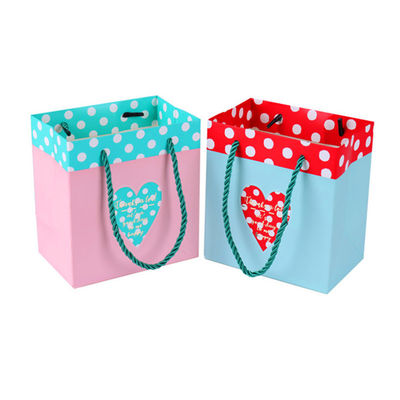 مربع التعبئة والتغليف من ورق المصفوفة متطابقة مع هيكل قابلة للطي ووعاء داخلي من الرغوة مثالية لتقديم المنتج بأمان